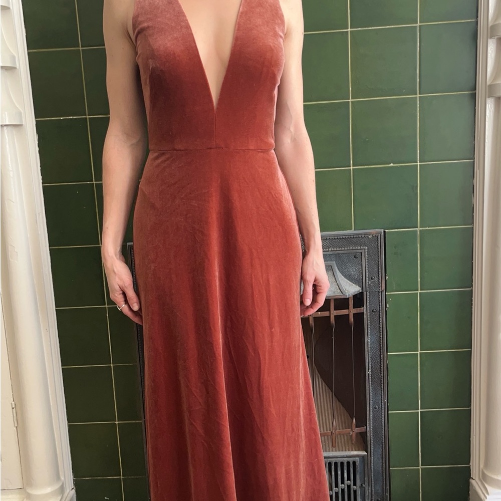 Anthropologie rust colored velvet bridesmaid dress. Floor length. Size 0. - Picture 3 of 5